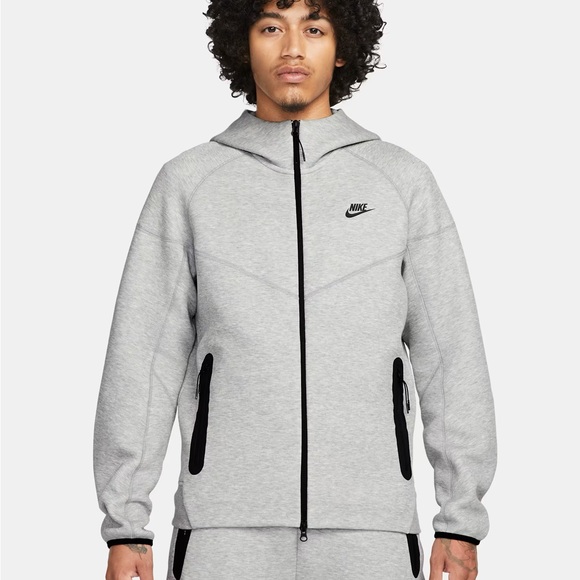 EUC Nike Tech Fleece Full Zip Hoodie – XS – Heather Gray